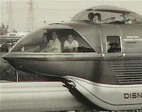 Disneyland Monorail - Pilot